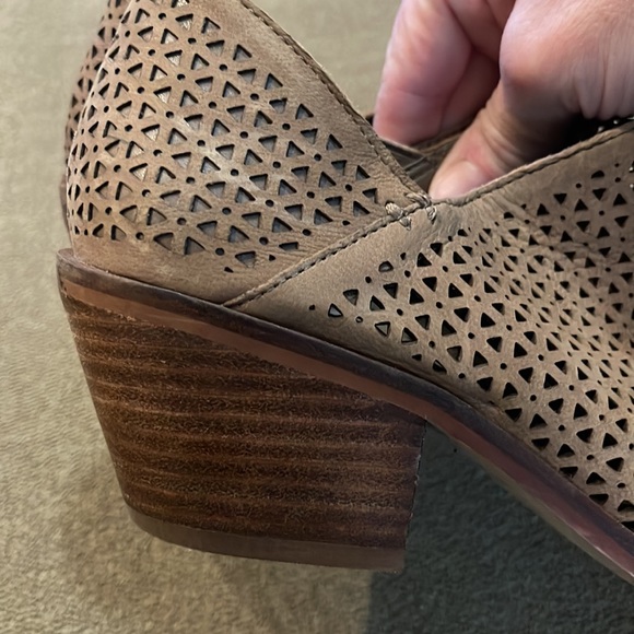 Vince Camuto Mesh Booties Size 7.5 Tan Brown Shoes - Picture 6 of 10